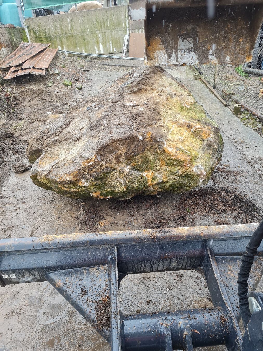Steine & Dachziegeln: Stein, Findling – Gebraucht aus Retschwil von fa-trade 1