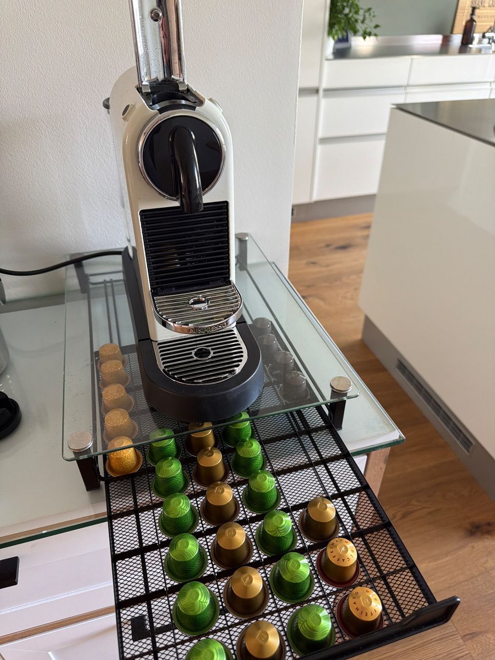 Machines à café & Machines à expresso: Nespresso Citiz White D – D'occasion à Basel par tho_wb9z 3