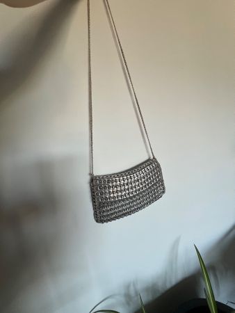Handtasche aus Dosenöffnern silberfarben neuwertig