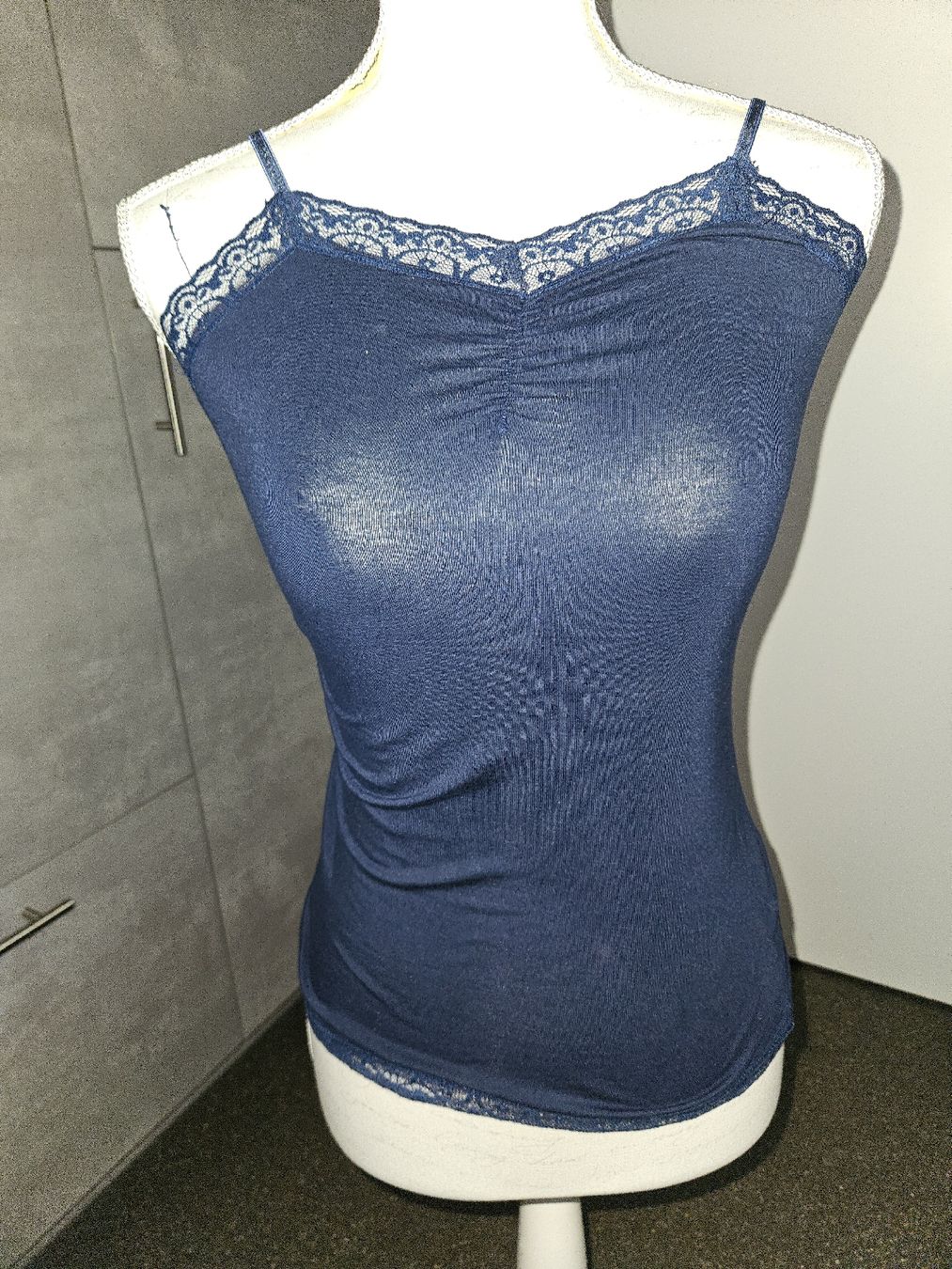 Tops: Basic by Chicoree Damen Top marineblau Grösse S – Neuf (Voir description) à Anwil par tamoos