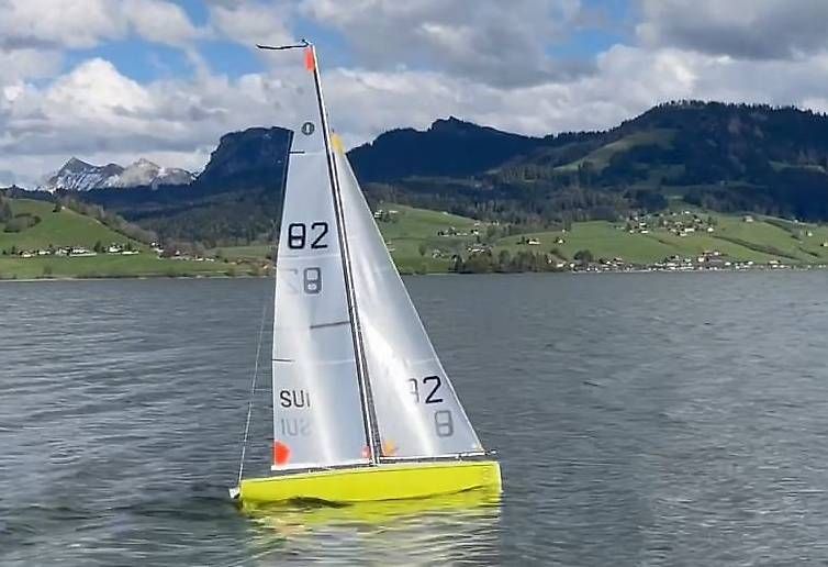 RC Modellbau: IOM Modellsegelboot mit viel Zusatzmaterial – Gebraucht aus Richterswil von Blue210