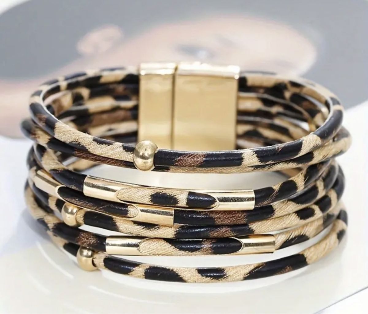 Bracciali & Braccialetti: Bracciale leopardato, nuovo! – Nuovo (secondo la descrizione) da Gordevio venduto da LanaZimm 1