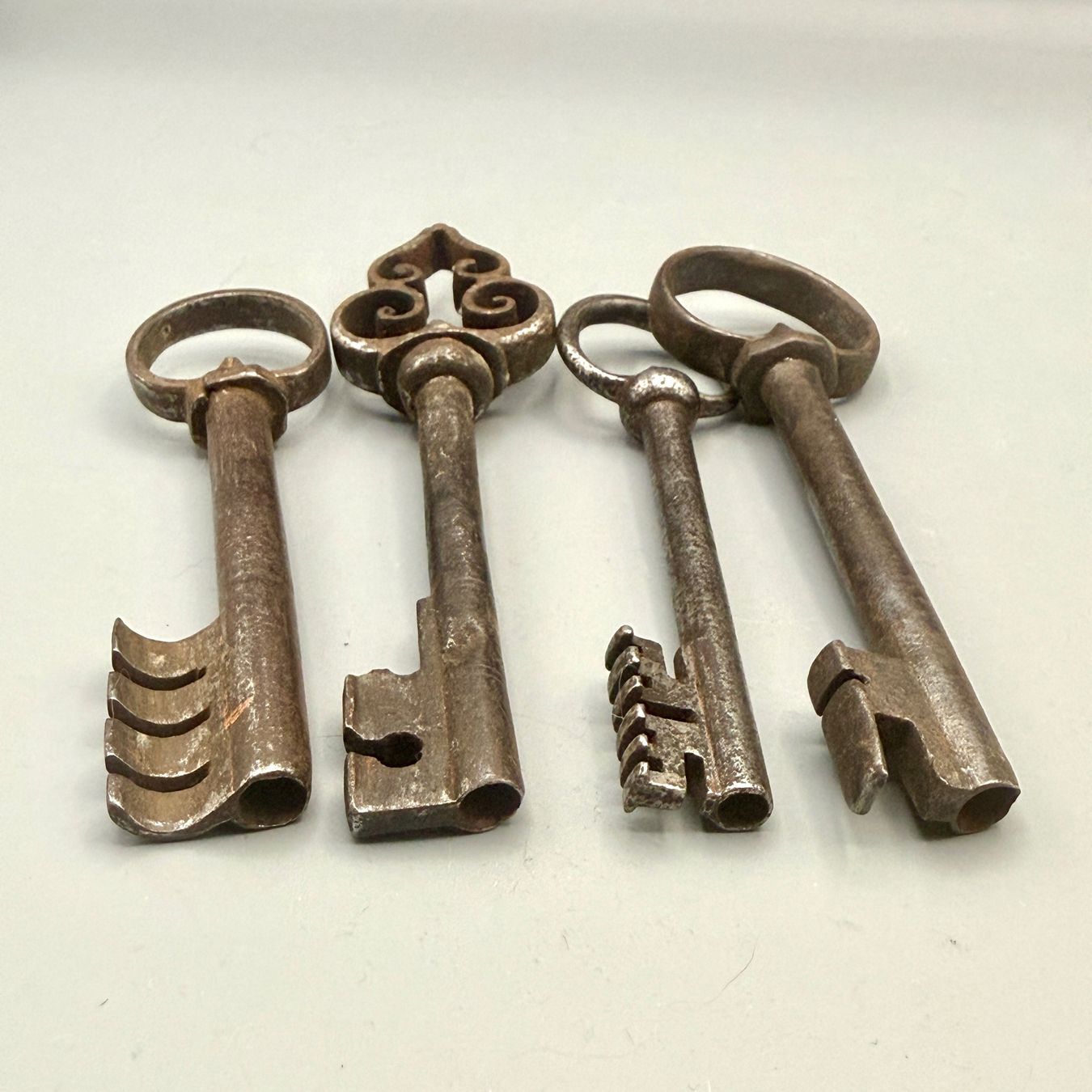 Schlüssel: 4 Antike Schlüssel – Gebraucht aus Ueberstorf von Brocandi 9