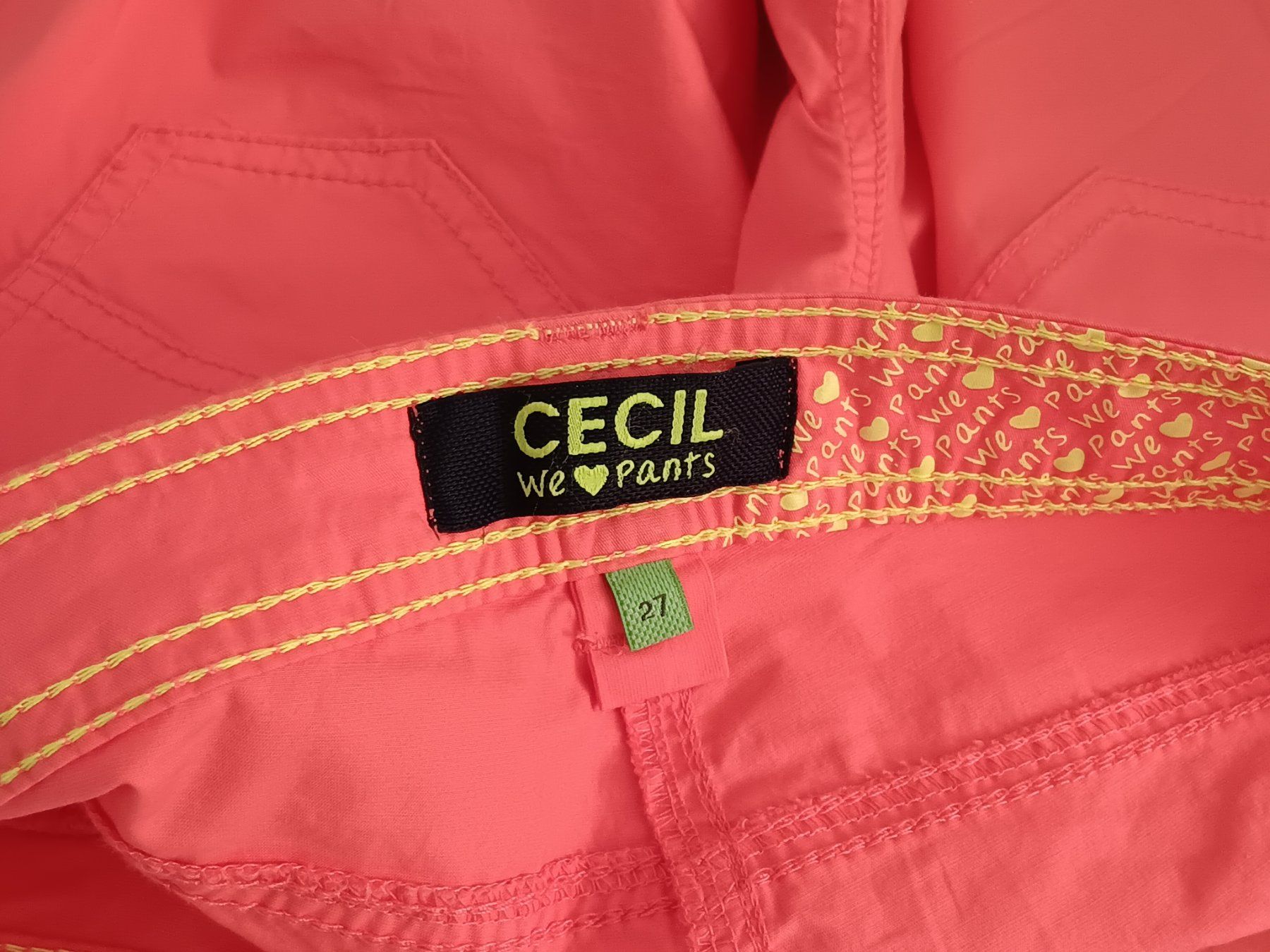Cecil Pantaloni: CECIL Pantacourt / Bermuda NEW YORK taille / Grosse 27 – Usato da Cossonay-ville venduto da Super-Price-Quality 9