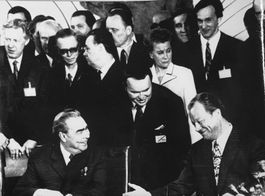 Pressefoto - Leonid Breschnew (UdSSR) und Willy Brandt (DE)