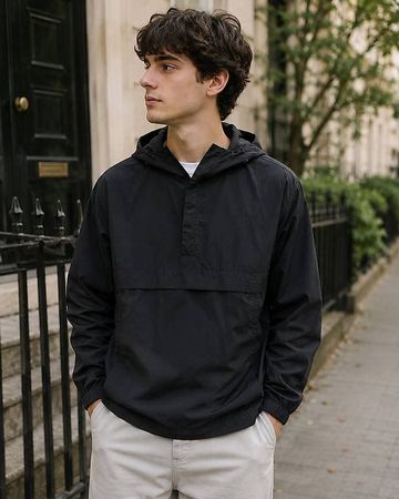 Schwarzer Anorak,  Windbreaker Jacke mit Kapuze