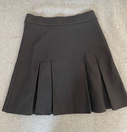 Schwarzer Zara Minirock mit Falten, Grösse M, Top Zustand!