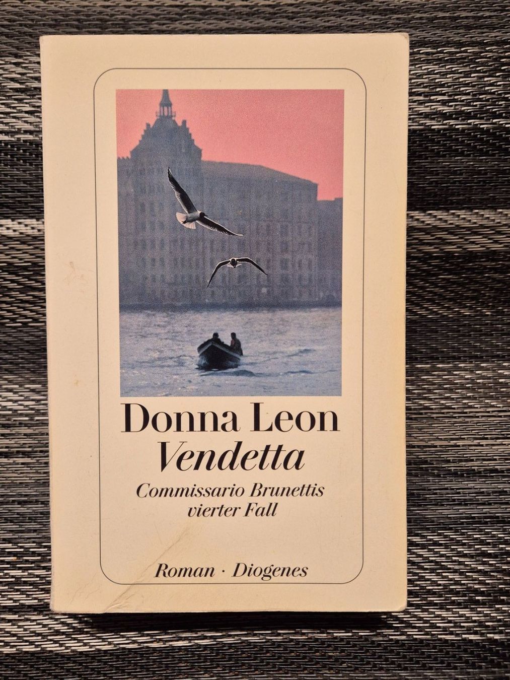 Libri: Donna Leon: "Vendetta" – Usato da Rüttenen venduto da Mushorn