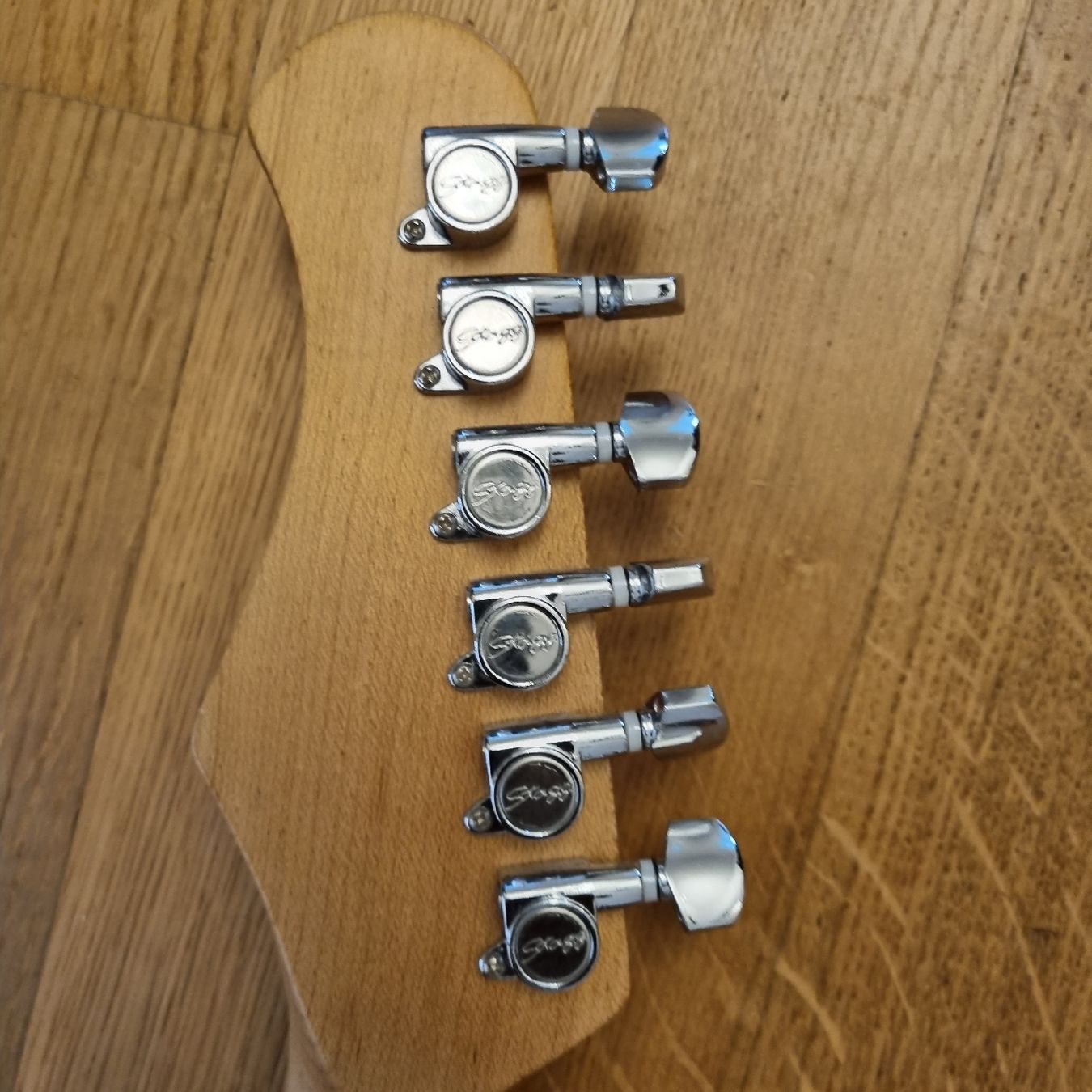 Strumenti musicali: E-GITARRE & Gitarrentasche – Usato da Biel/Bienne venduto da Ressourceraum 1