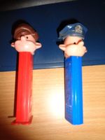 2 schöne alte Pez Spender ohne Füsse Polizist