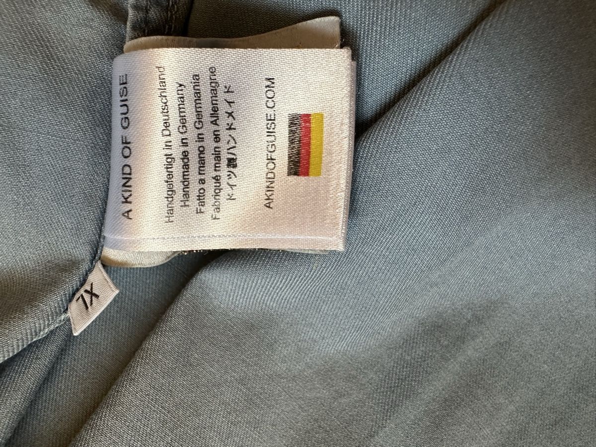 Camicie: A kind of guise – Nuovo (secondo la descrizione) da Pully venduto da tarra26 3