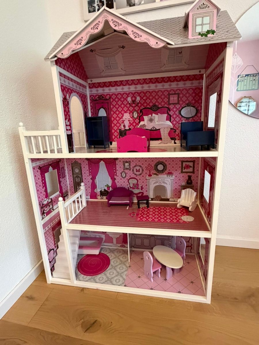 Puppenhäuser & -möbel: Schönes grosses Puppenhaus – Gebraucht aus Wallisellen von Mindx8