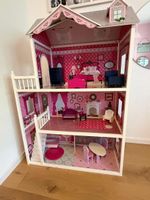 Schönes grosses Puppenhaus