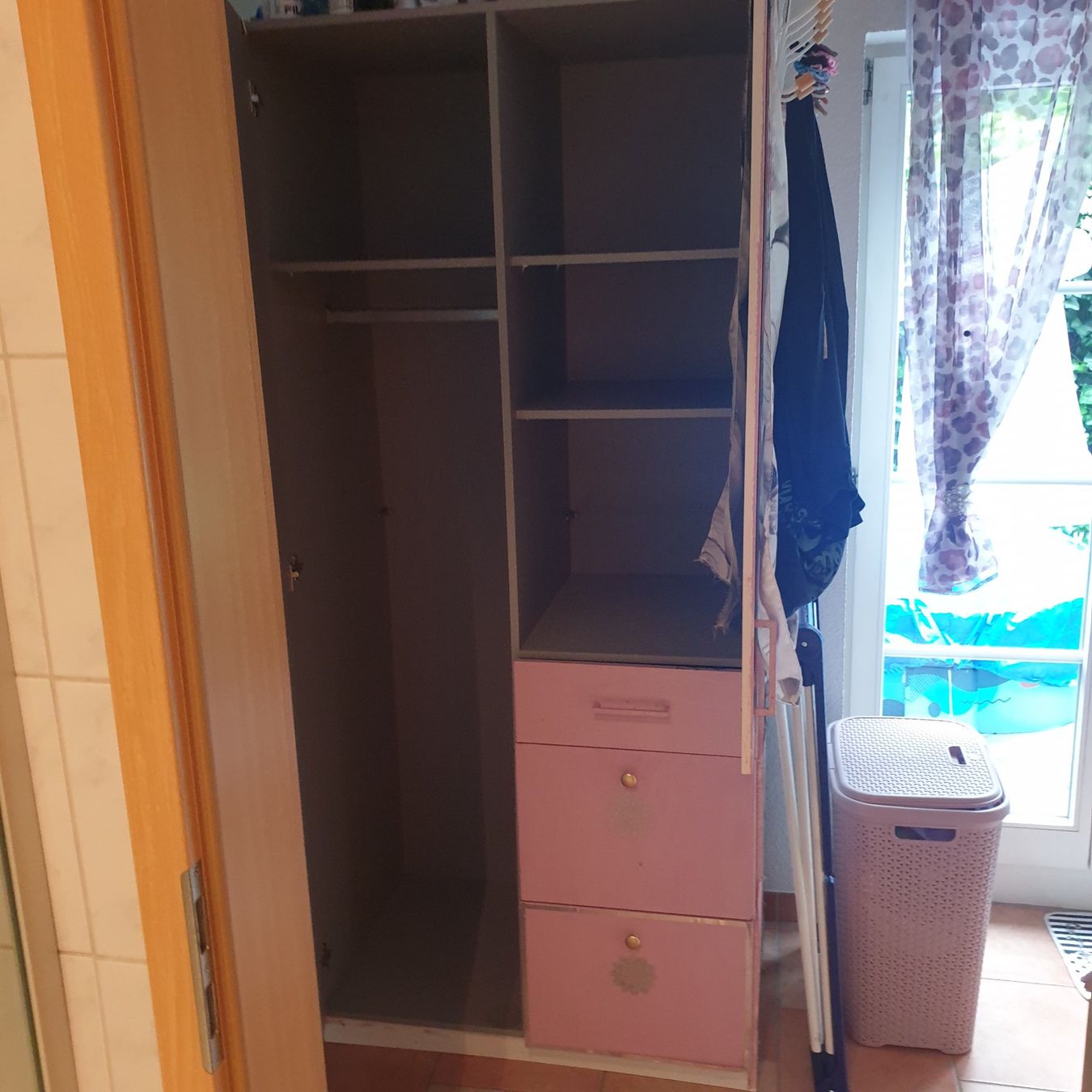 Schränke: Kleiderschrank – Gebraucht aus Zihlschlacht von Sun25 4