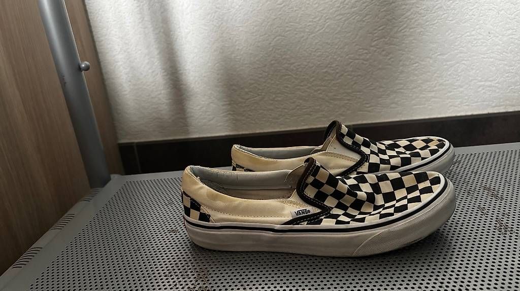 Scarpe da uomo: Vans slip on crème/noires – Usato da Châtel-St-Denis venduto da leacherre