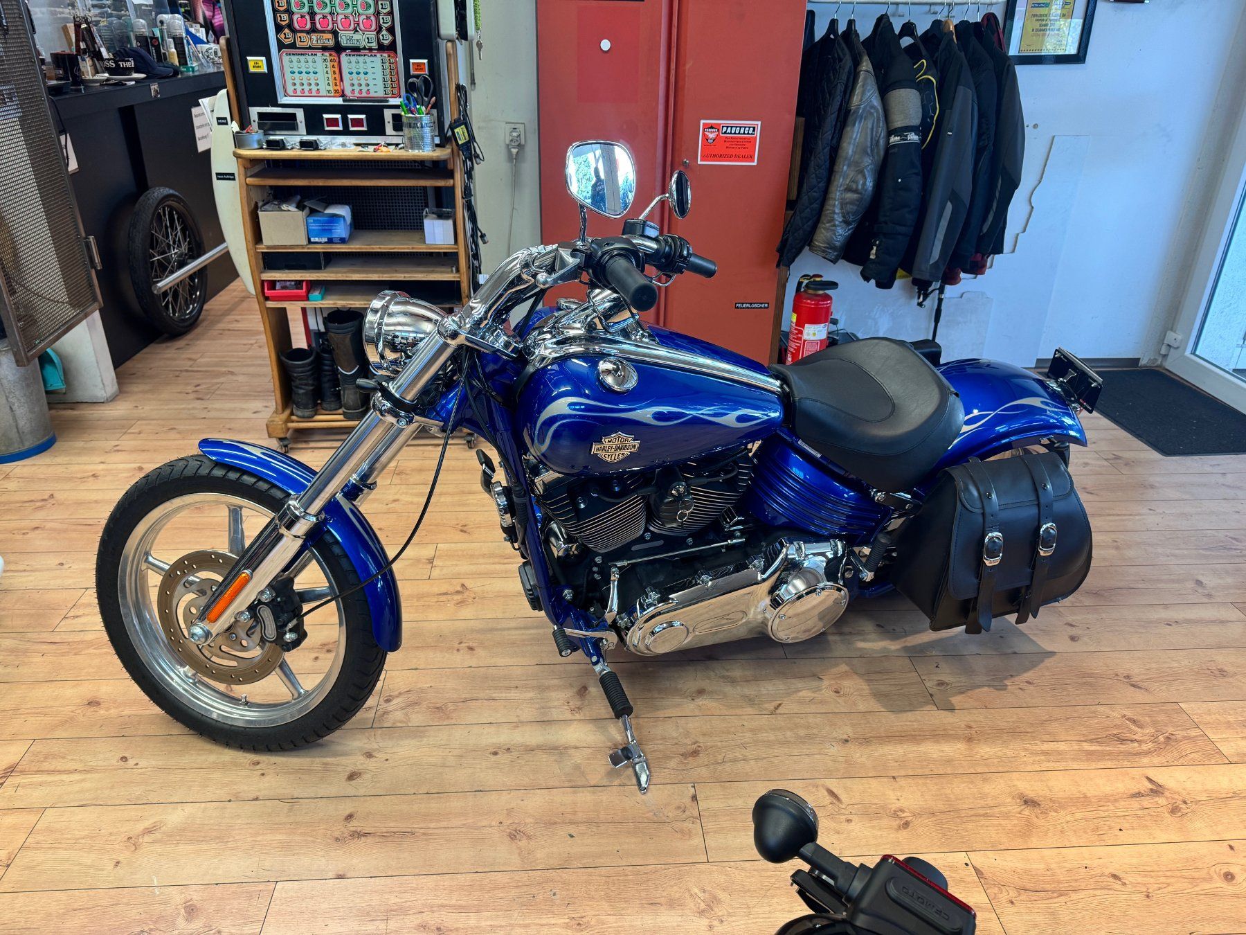 Harley-Davidson Chopper: HARLEY DAVIDSON ROCKER C FXCWC – Usato da Avenches venduto da BOOTTRANSPORTE