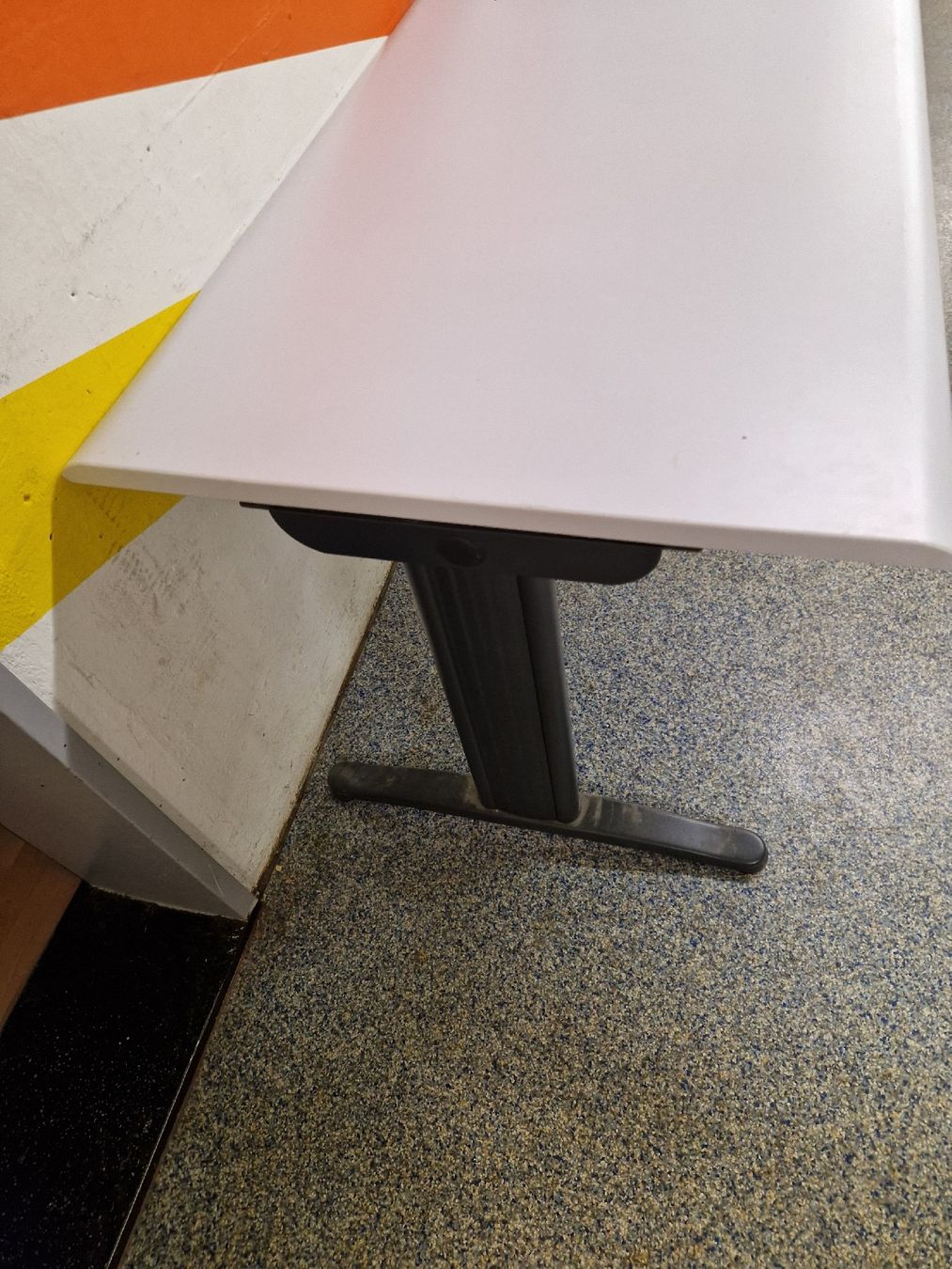 Tische: stabiler Tisch – Gebraucht aus Lenzburg von rah_qn9d 2