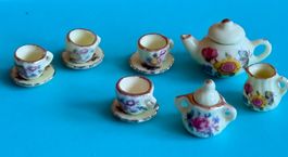 Kaffee- oder Teeset gelblich mit Rosen Porzellan Puppenhaus