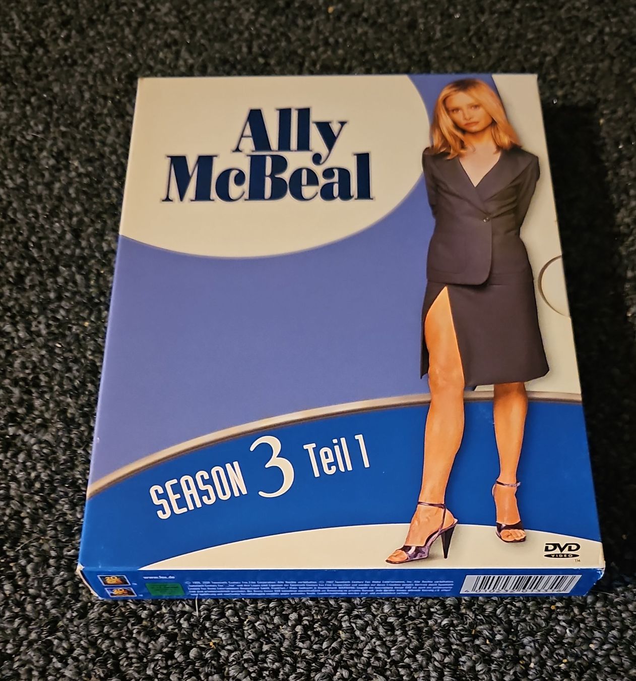 Alle DVDs: Ally McBeal Staffel 3 Teil 1 DVD Box Set – Gebraucht aus Ruswil von jan_bxl5