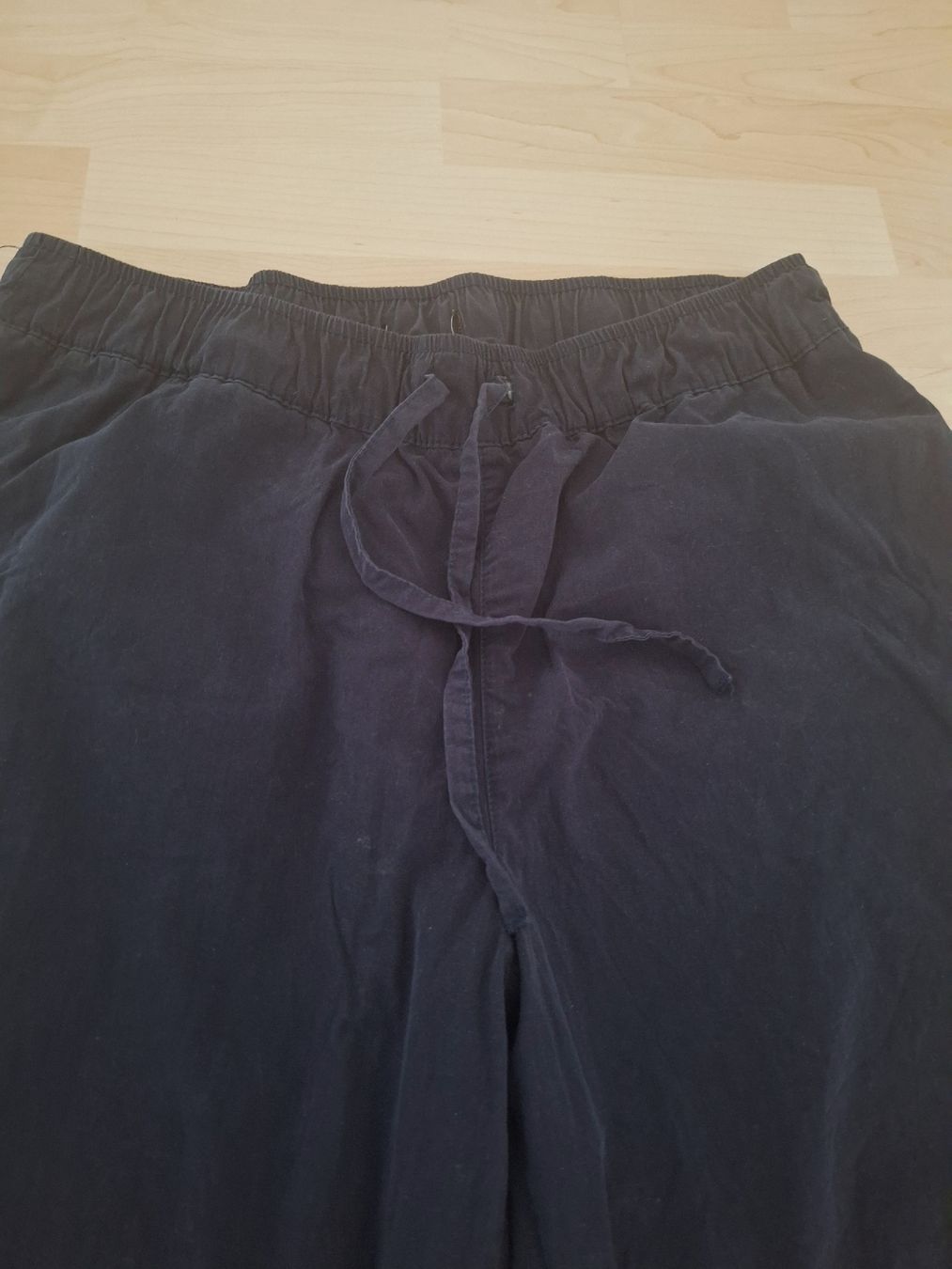 Pantaloni: dunkelblaue Stoffhose Gr. 42 bequem – Usato da Kreuzlingen venduto da ng3