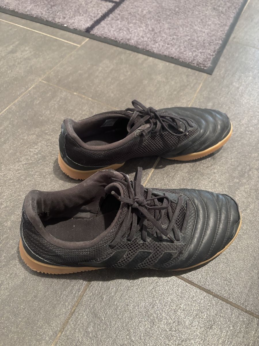 Adidas Scarpe da uomo: Adidas Copa Hallenschuhe Grösse 43 – Usato da Sirnach venduto da Fabrice--_--