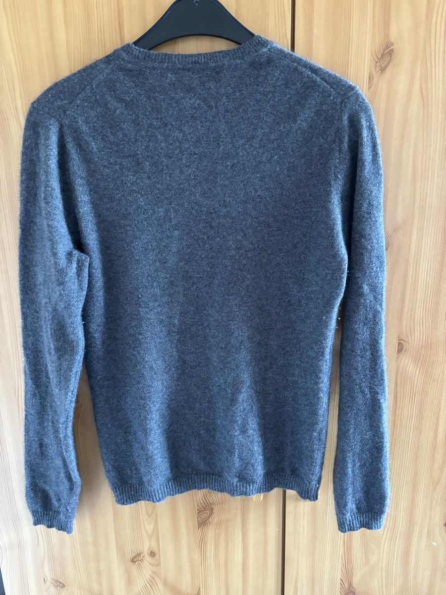 Gerry Weber Pullover & Sweatshirts: Gerry Weber Kaschmir Pullover grau, Grösse 34, mit Loch – Gebraucht aus Seengen von Jeanine85 1