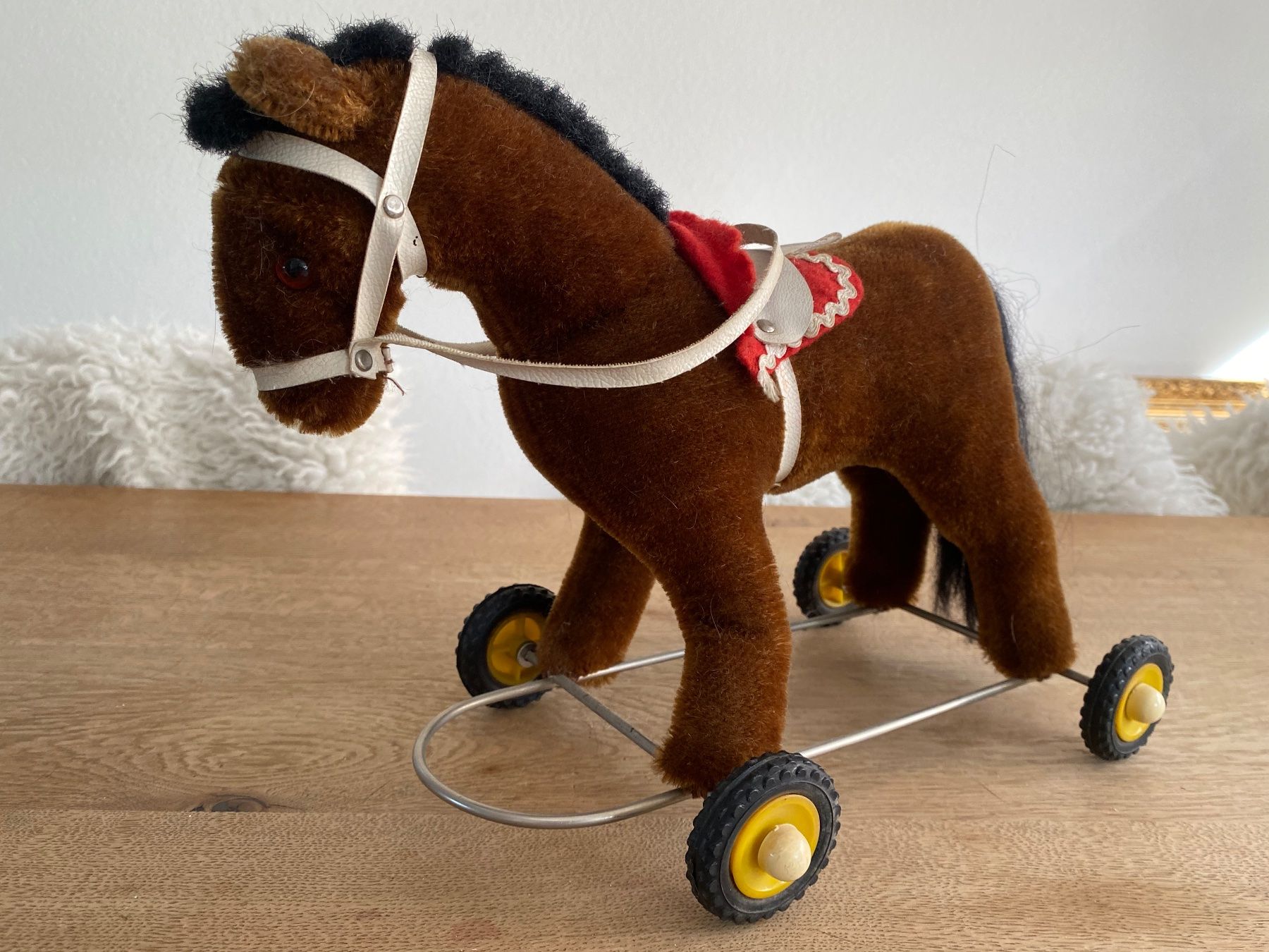 Giocattoli: Antikes Reitpferd auf Rollen - Original Spielzeug – Usato da Baar venduto da 001loulou