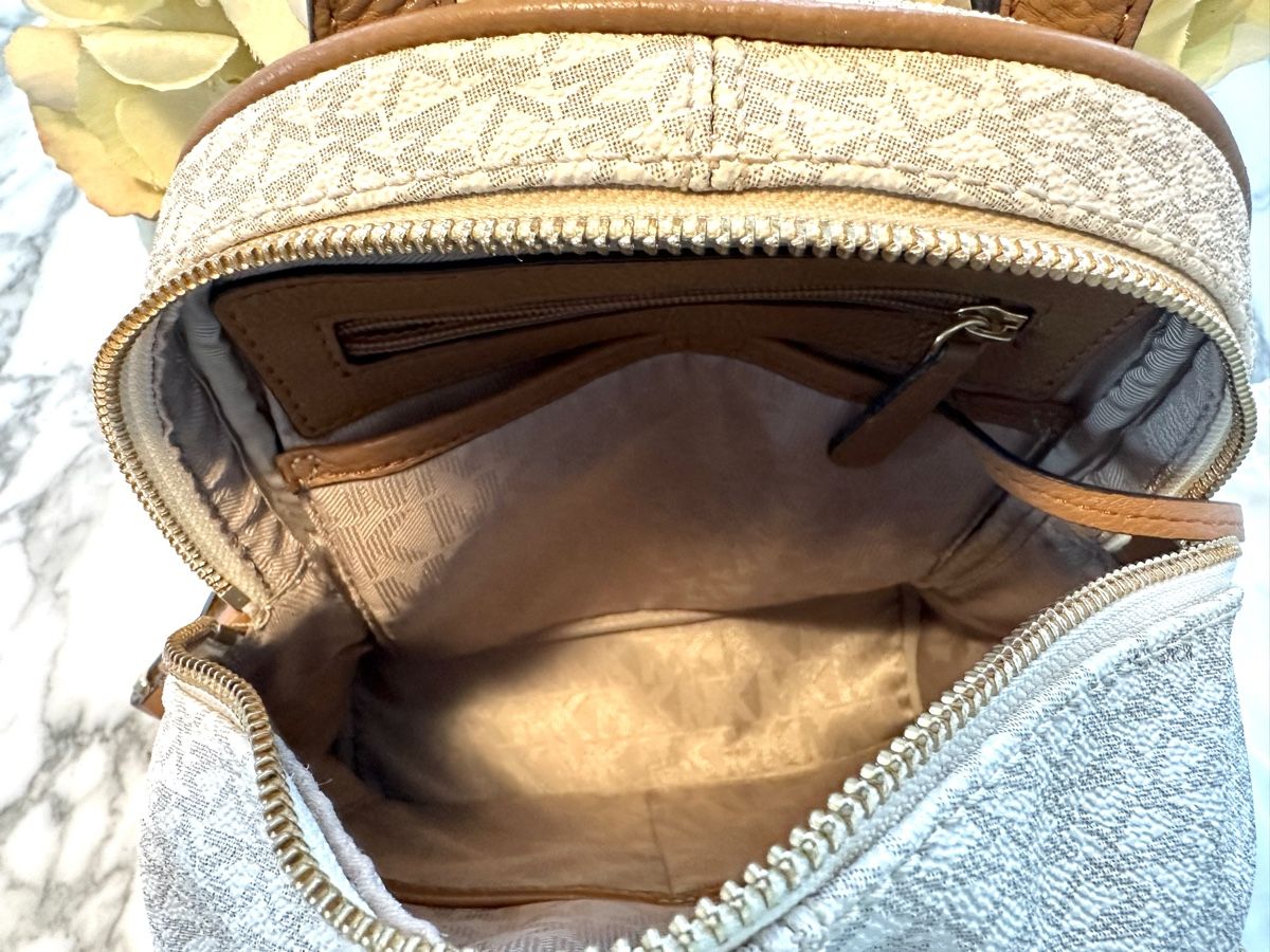 Michael Kors Zaini: Michael Kors - Backpack (small) – Nuovo (secondo la descrizione) da Thalwil venduto da Ven.Mic 5