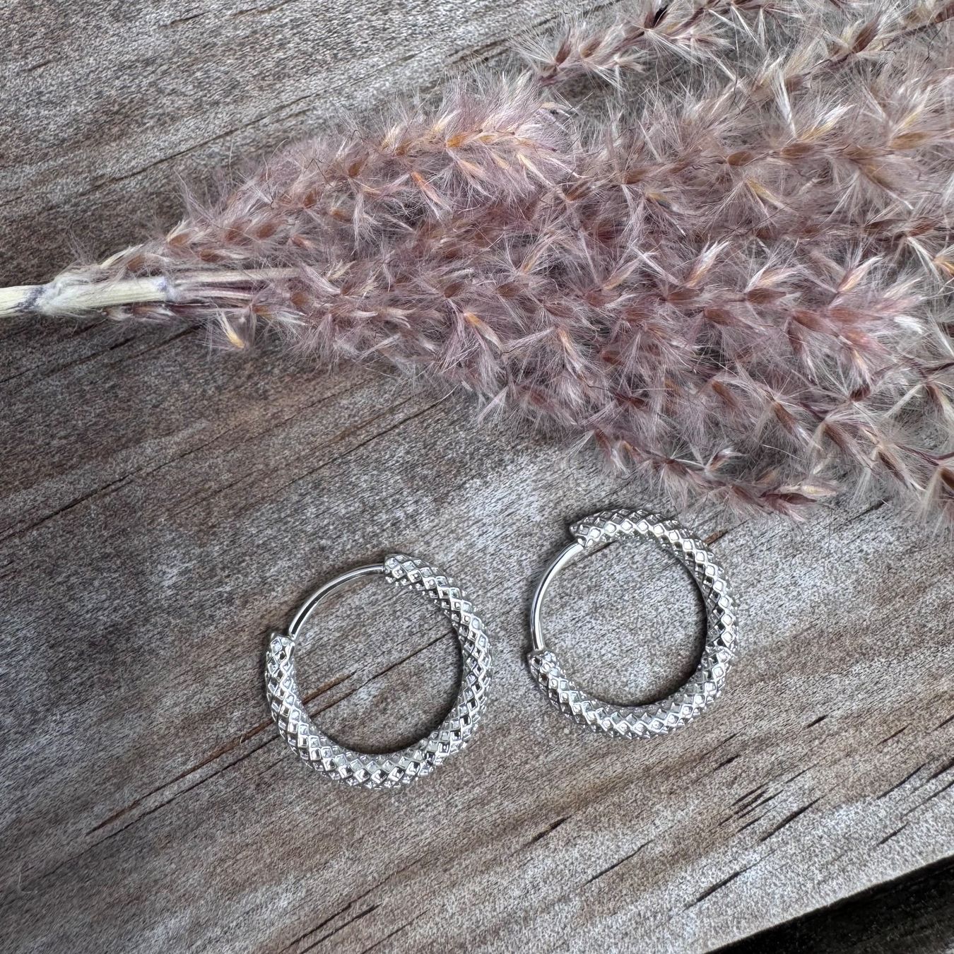 Orecchini pendenti & Orecchini a lobo: Schlichte, wunderschöne 925 Silber Creolen – Nuovo e nell'imballaggio originale da Rombach venduto da Ivreajewels 2