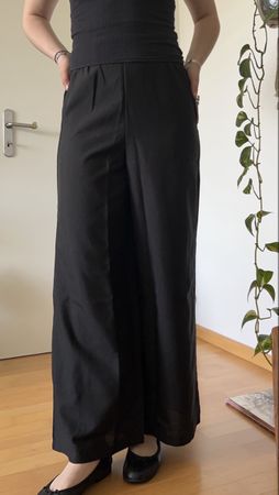 Schwarze Hose