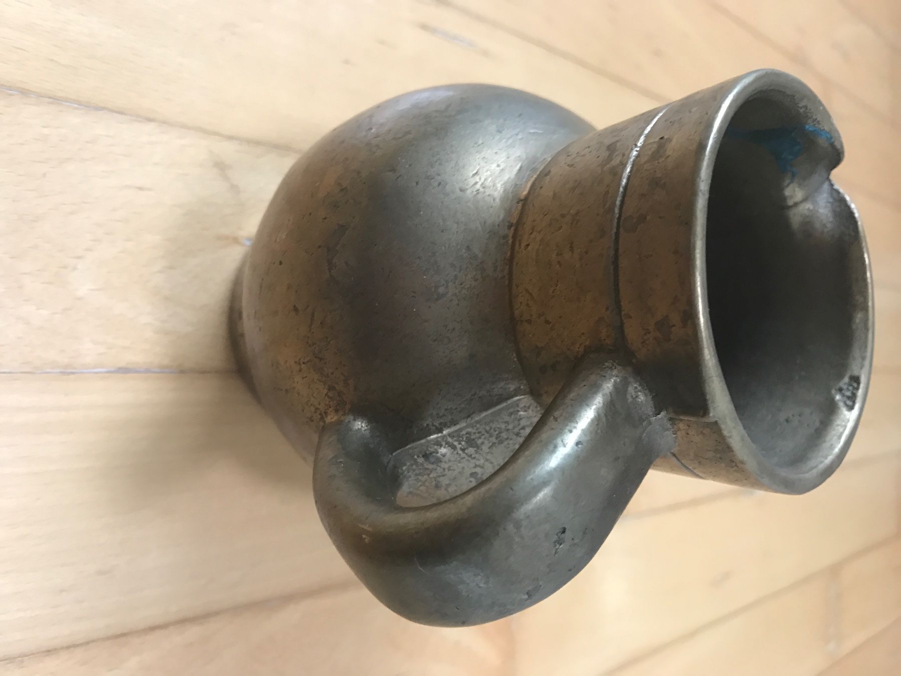 Caraffe: Krug messing Antik – Usato da Abtwil SG venduto da mutts1