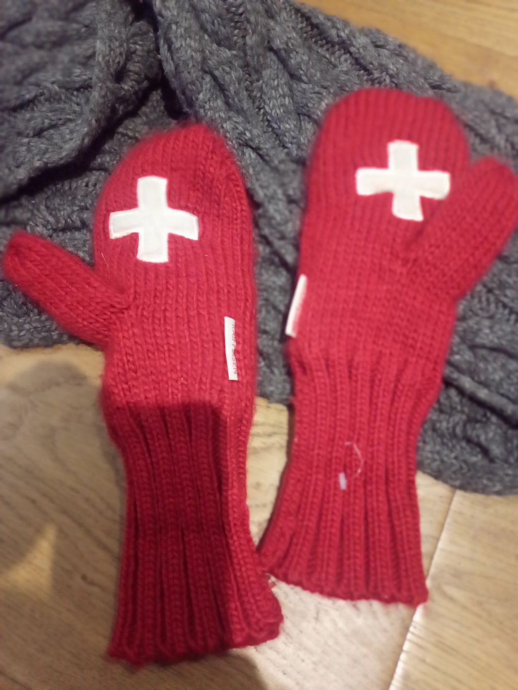 Lots de vêtements: Winterset Schal & Handschuhe – D'occasion à Intragna par Imzadi01 1