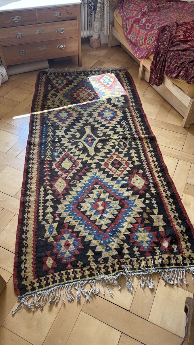 Tappeti: Wunderschöner Kilim Teppich aus Wolle – Usato da Zürich venduto da NorinaAurora