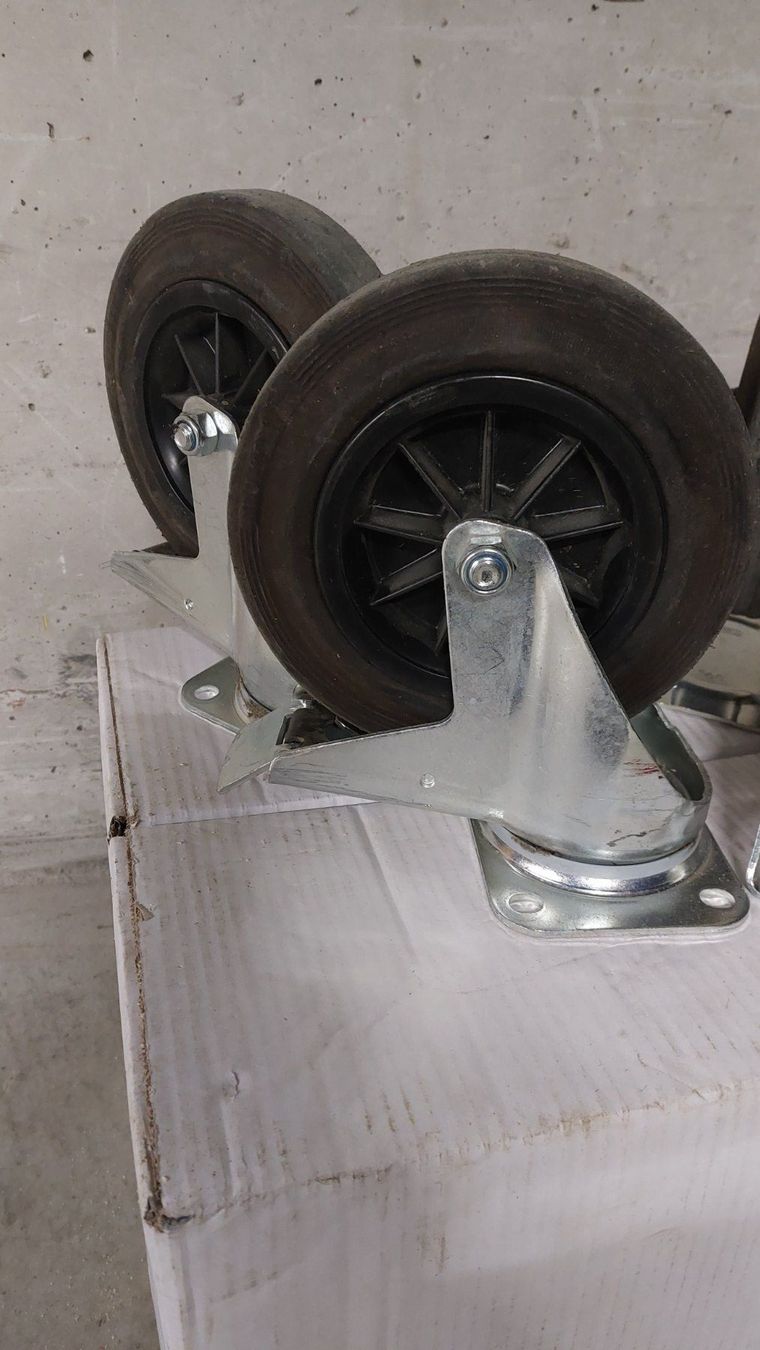 Altro per stoccaggio & trasporto: Lenkrollen/Bockrollen 200mm x 45mm – Usato da Roggliswil venduto da Newholland05 3