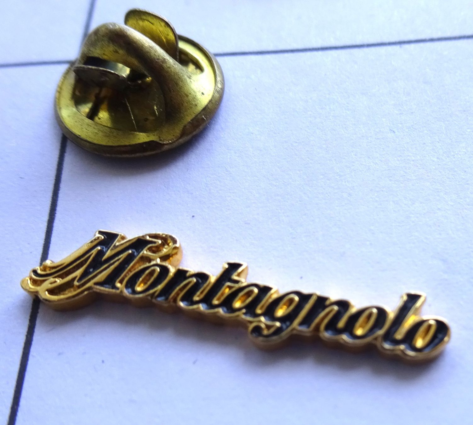 Placchette & Badge: Pin   MONTAGNOLA  Schrift – Usato da Utzenstorf venduto da BUtter81