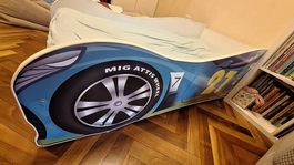 Letto bambino a forma di macchina