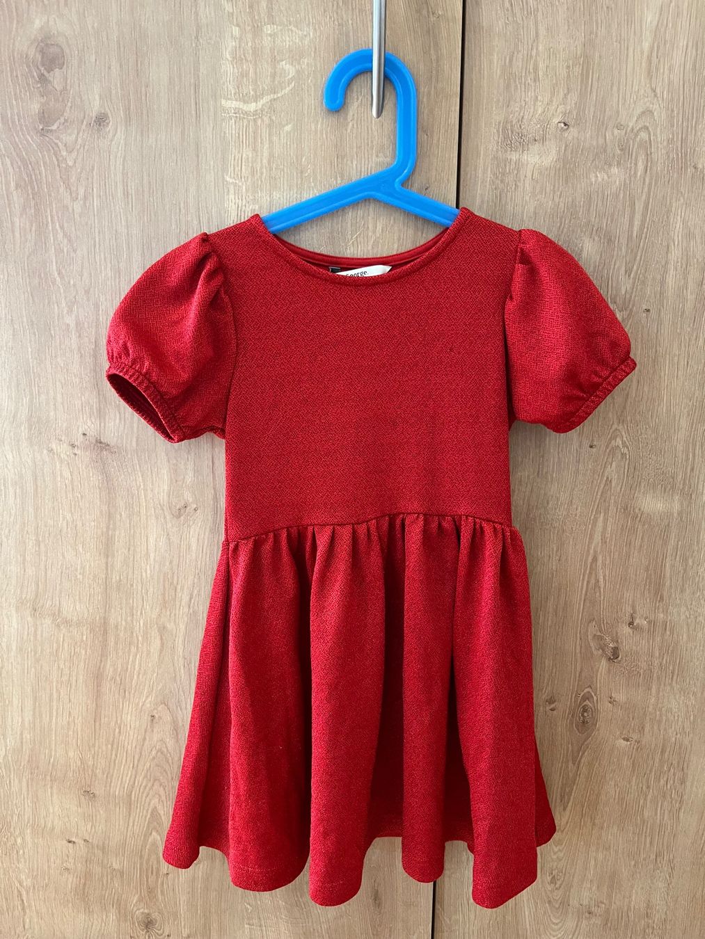 Vestiti & Gonne: rotes Glitzerkleid, Größe 104 – Usato da Umiken venduto da deb_57xk