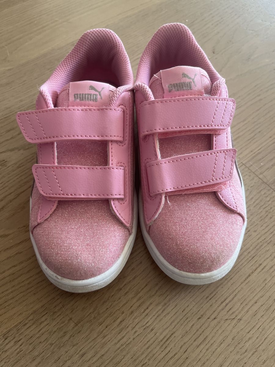 Puma Scarpe per ragazze: PUMA Sneaker Gr. 32 mit Klett – Usato da Brütten venduto da Aerox82