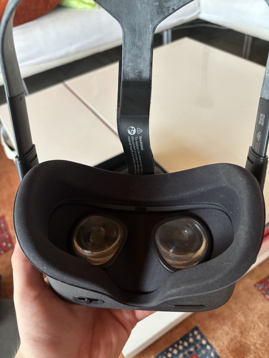 Casco VR: Oculus Quest 1 – Usato da Widen venduto da jul_tj2b 2