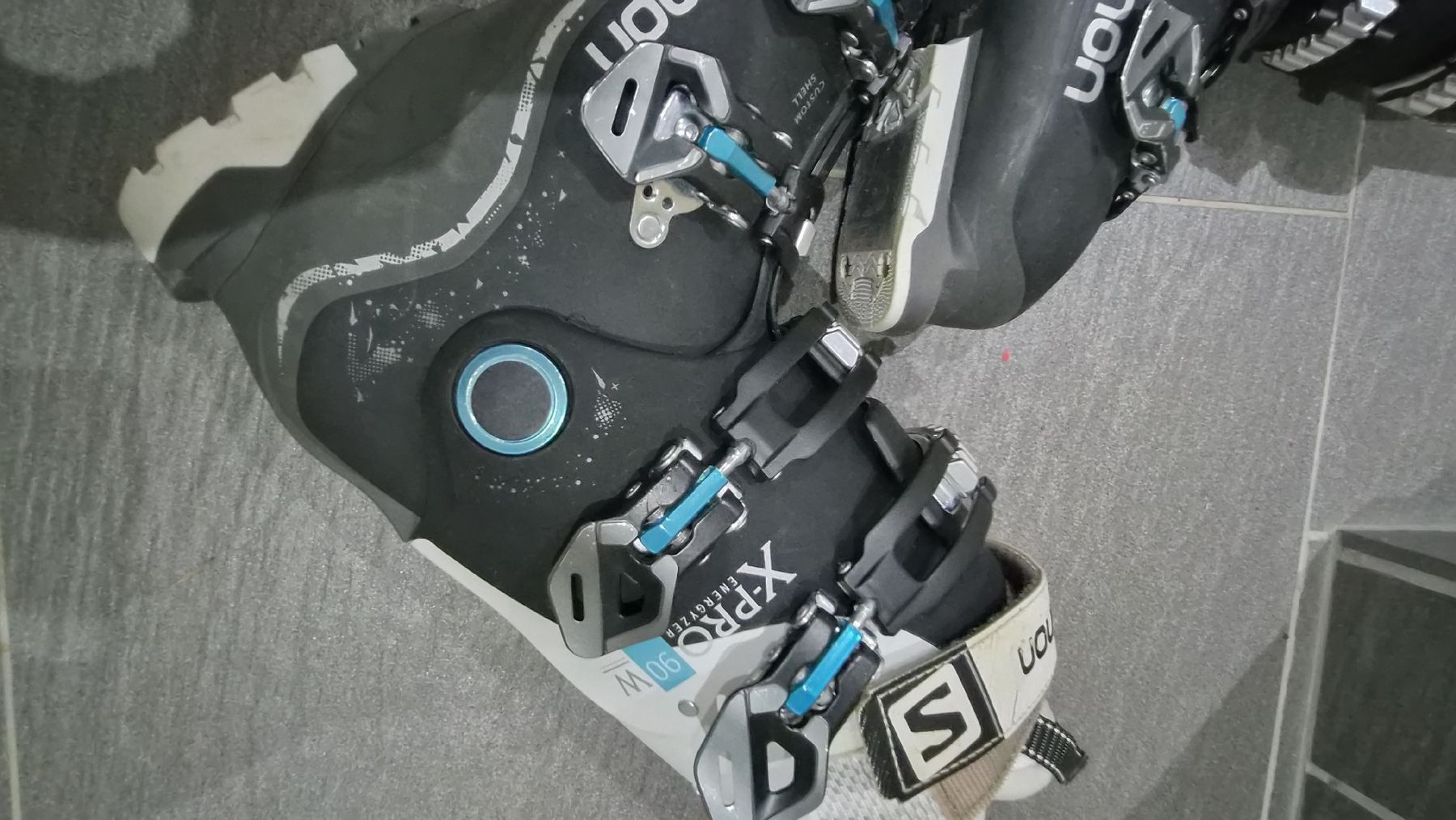 Salomon Herrenschuhe: Chaussures de ski Salomon 26 – Gebraucht aus Valeyres-sous-Rances von Untitled 4