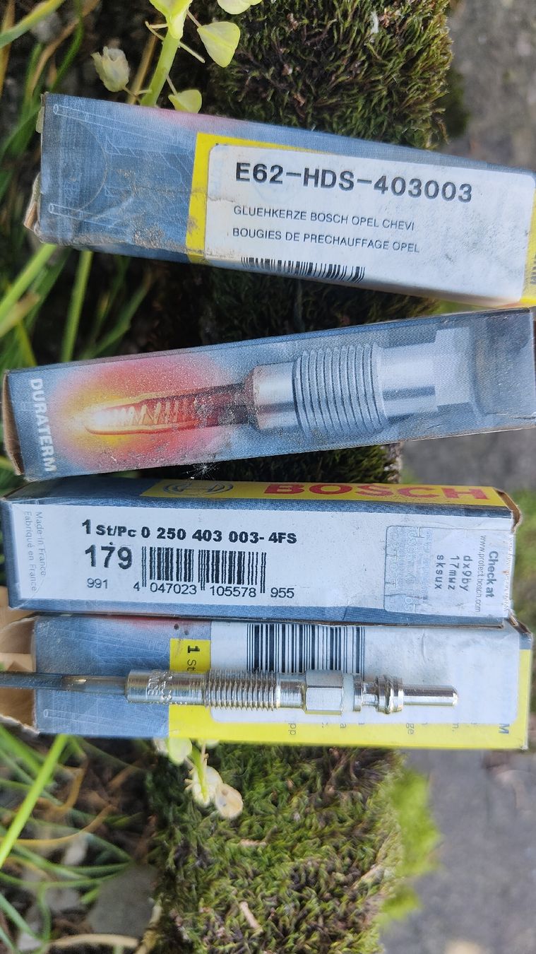 Bosch Toutes les pièces auto: Glühkerzen Bosch E62-HDS-403003 neu – Neuf avec emballage d'origine à Muotathal par Acschelbi