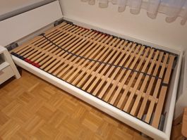 Bettgestell weiss mit Lattenrost 120x200 cm guter Zustand