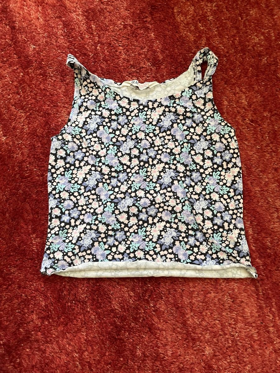 H&M Top: Blumen Crop Top – Usato da Dittingen venduto da nje_9nlt