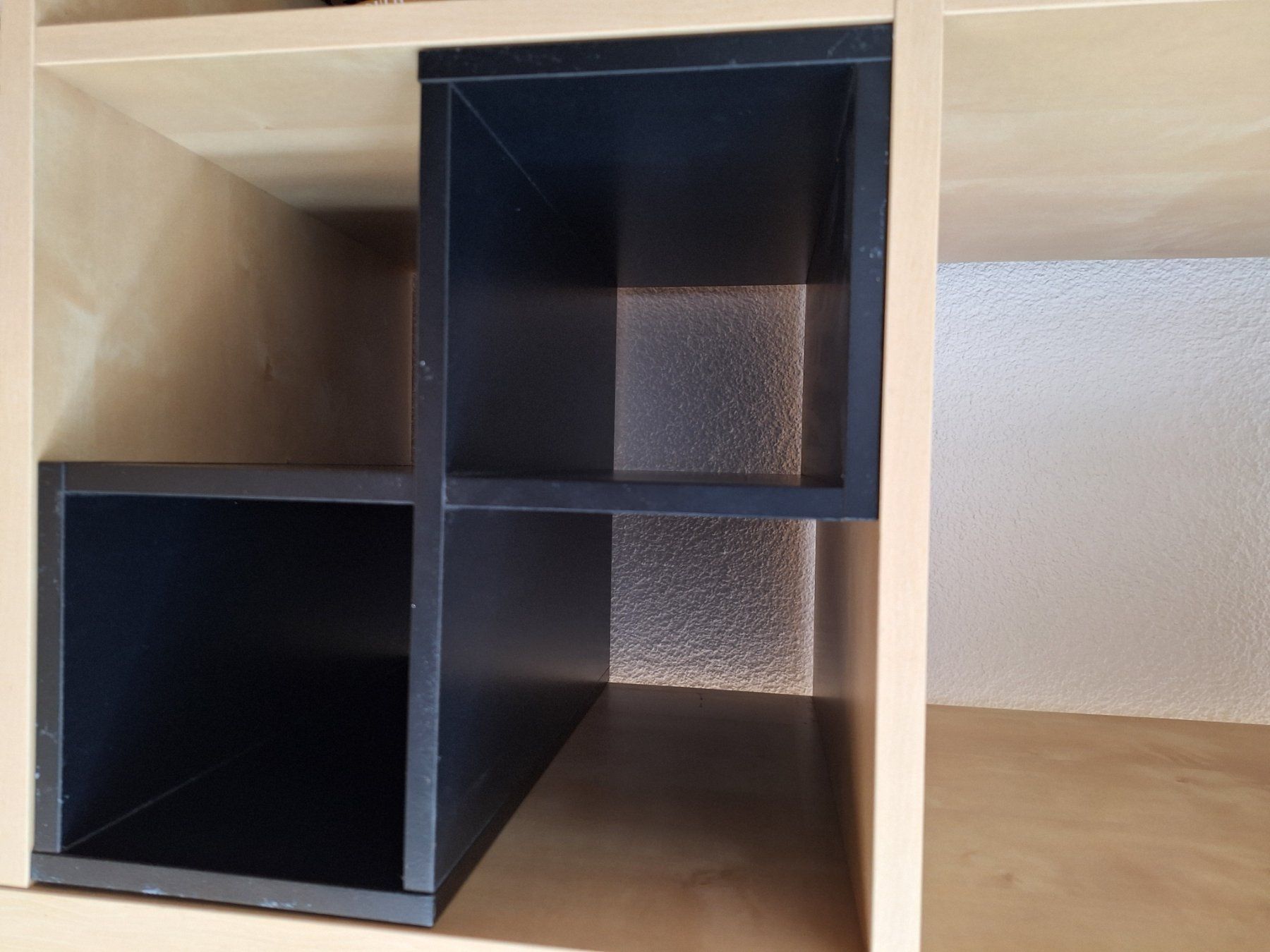 Ikea Scaffali: Kallax Einsatz schwarz - 4 Fächer – Usato da Niederteufen venduto da MCVetsch