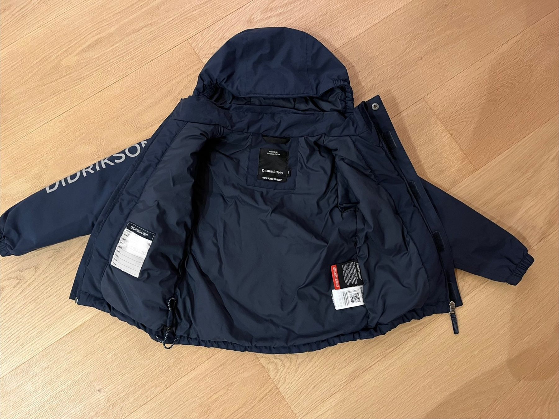 Didriksons Vestes & Manteaux: Kids' Winter Jacket - Navy Blue, Size 110 – D'occasion à Planken par R4gskL7 2