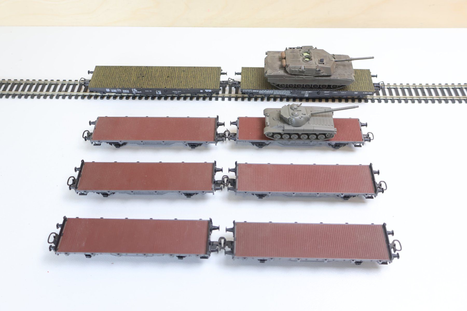 Kleinbahn Modellini di ferrovie: Kleinbahn & Co SBB 8 x Panzerwagen Set H0 - mit Panzer – Usato da Winterthur venduto da Monstera 5