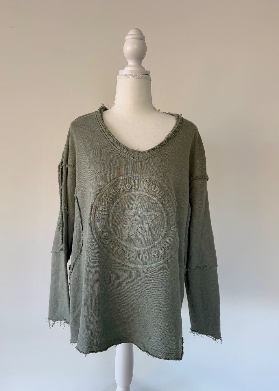Maglioni & Felpe: Olive Grüner Pullover mit Stern, Grösse M, Top Zustand! – Usato da Weiningen ZH venduto da san_7hsm