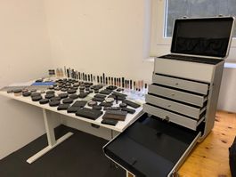 Kosmetikset Bobbi Brown, Mac etc. mehrfach gebraucht+Trolley