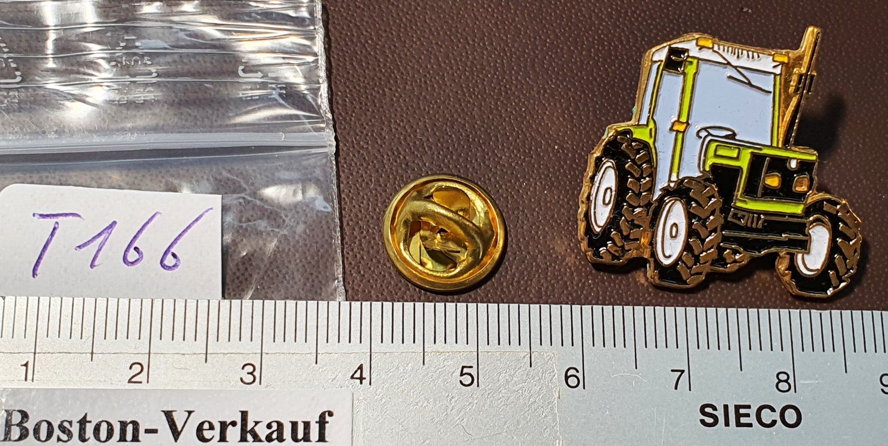 Placchette & Badge: 112 - Pin Landmaschine Traktor Treker: Agriful – Usato da Reinach BL venduto da Boston-Verkauf 1