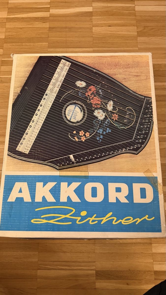 Strumenti musicali: AKKORD ZITHER – Usato da Dättwil AG venduto da kasti007